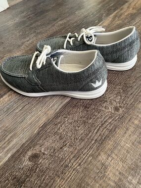 Brunswick Karma Women’s Knit Lace-Up Bowling Shoes in Gray and White